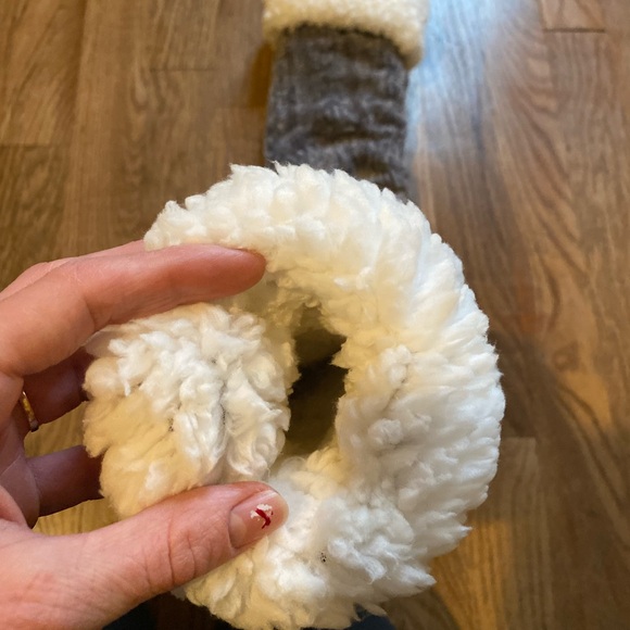 Cute Warm Gray Soft Knotted Cozy Socks House Slip Ons Slippers - Picture 4 of 4